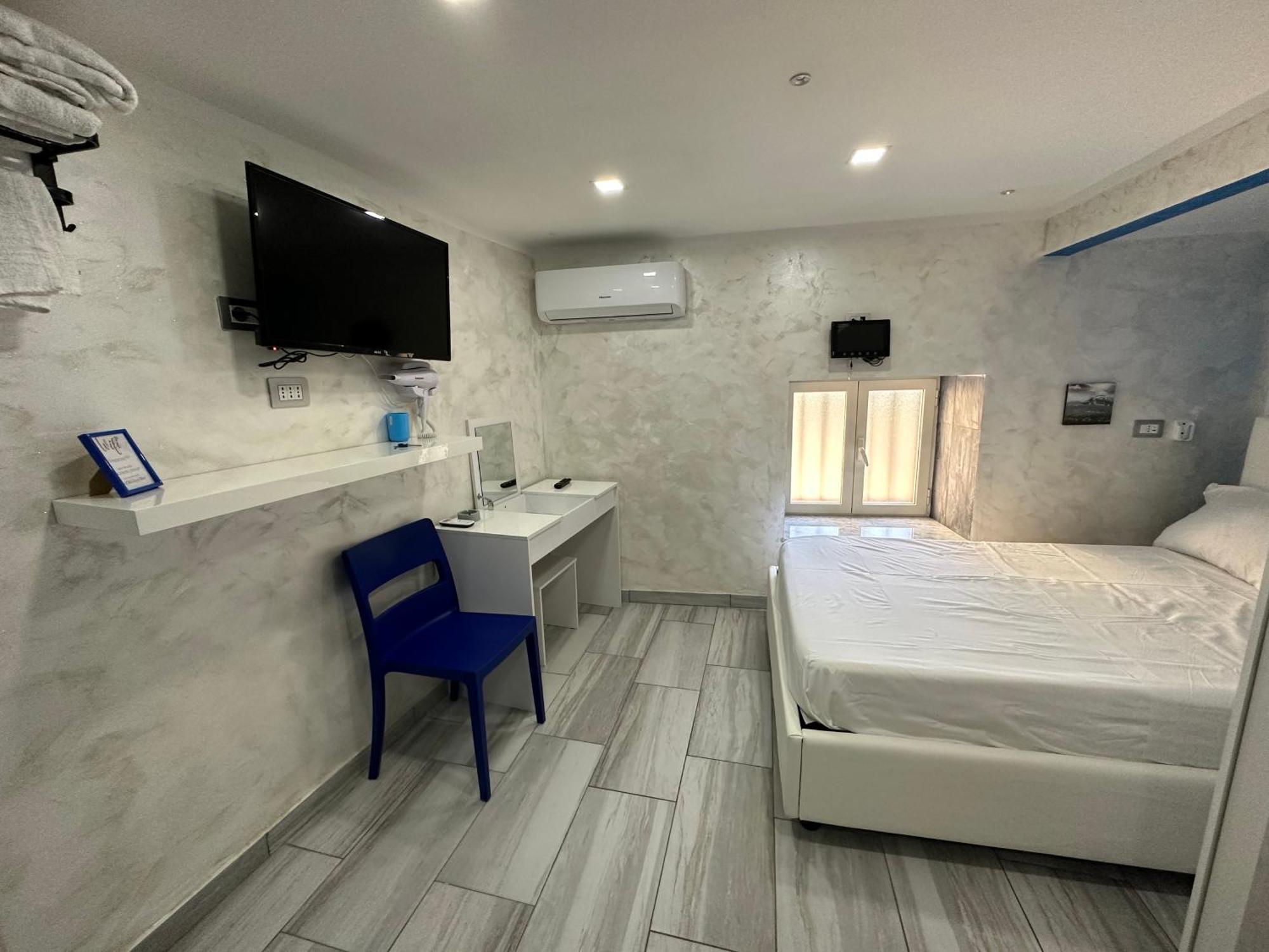 Clopat Vacanze2023 Hotel Наполи Екстериор снимка