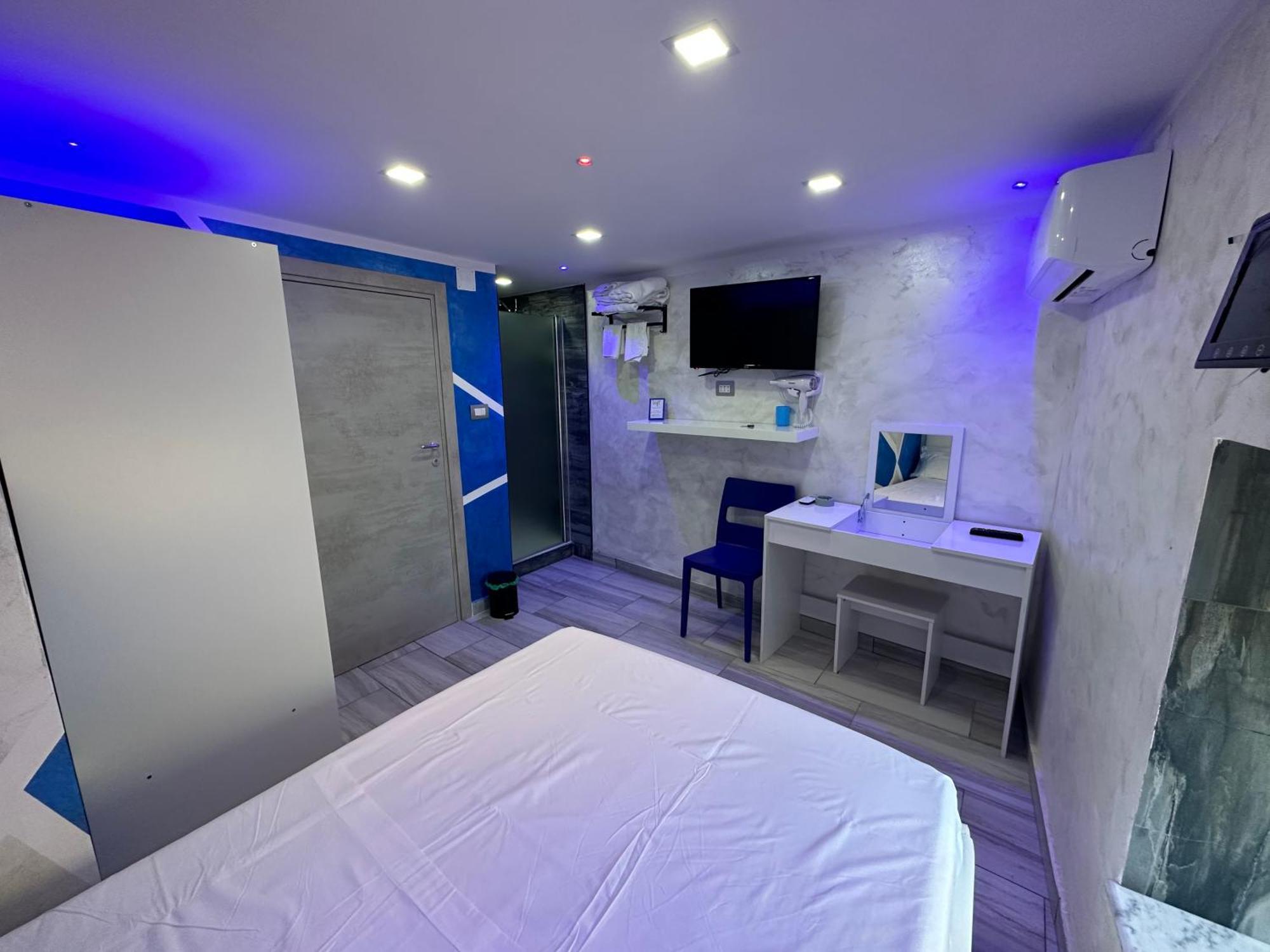 Clopat Vacanze2023 Hotel Наполи Екстериор снимка