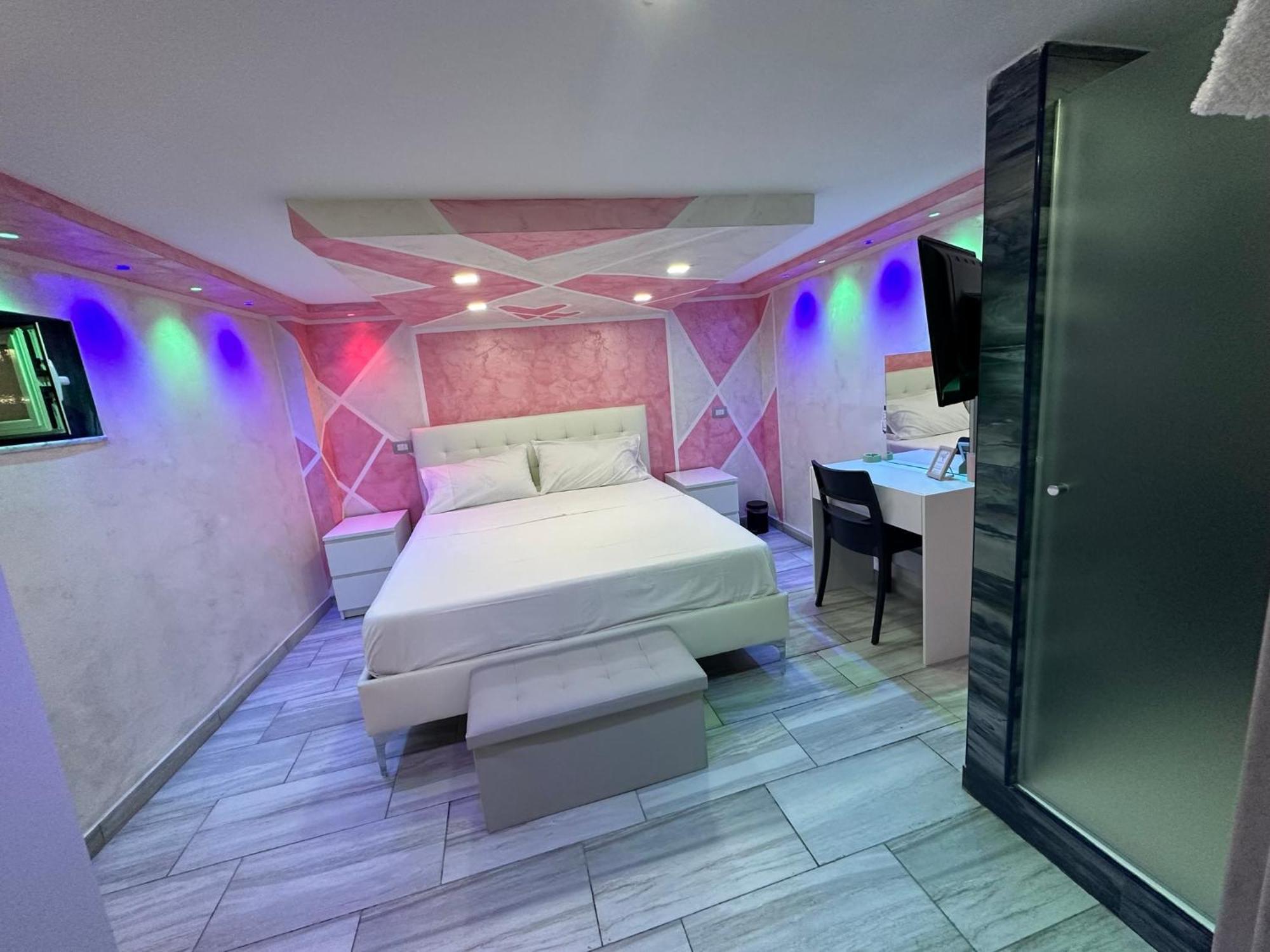 Clopat Vacanze2023 Hotel Наполи Екстериор снимка