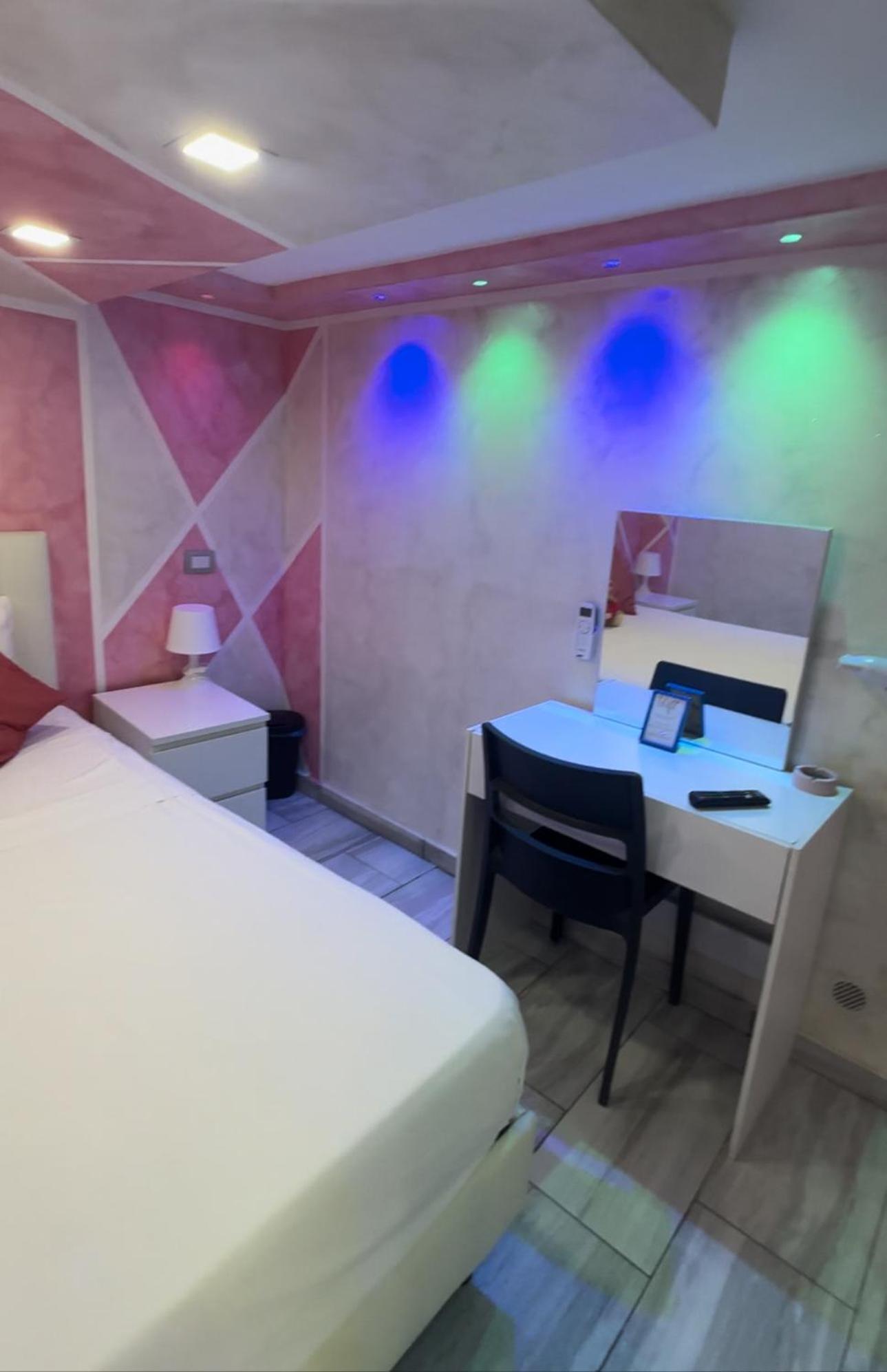Clopat Vacanze2023 Hotel Наполи Екстериор снимка